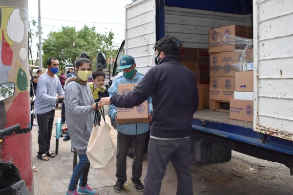 Entrega de cajsa del programa de seguridad alimentaria