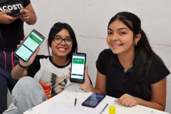 Jovenes votando pp