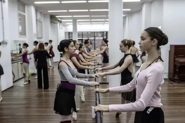 niñas aprenden danza