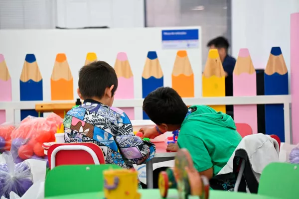 niños escribiendo