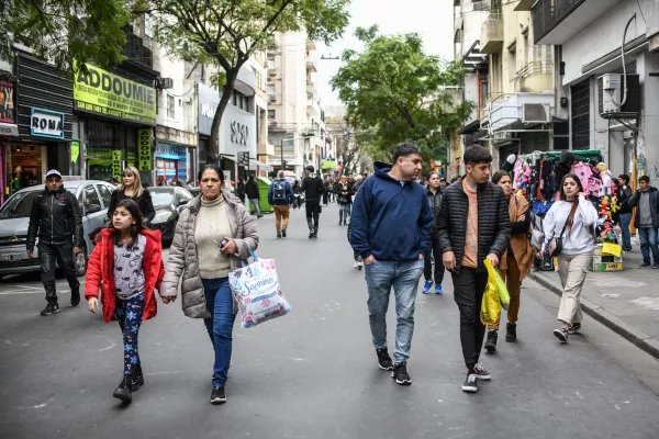 Se anuncian desvíos del transporte urbano por peatonalización de calle San Luis en la víspera del Día del Padre