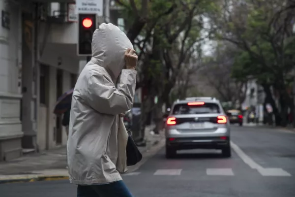 Se renovó alerta por tormenta para la noche de este domingo y se sumó advertencia por fuertes vientos para el lunes