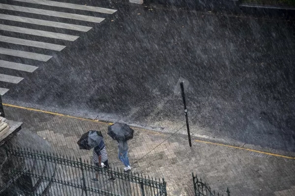Rige alerta por tormentas para la noche de este jueves 23 y madrugada y mañana del viernes 24