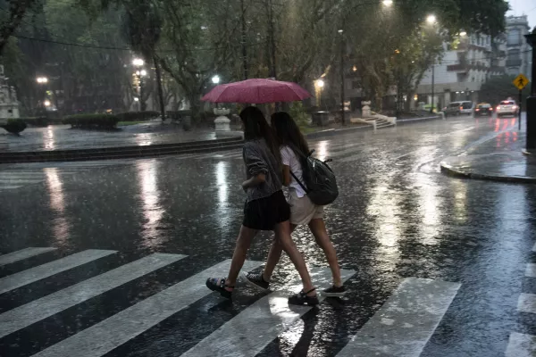 Rige alerta amarilla por tormentas para la madrugada de este martes