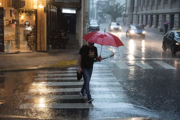 El SMN elevó a nivel naranja el alerta por tormenta para la noche de este sábado y la madrugada del domingo