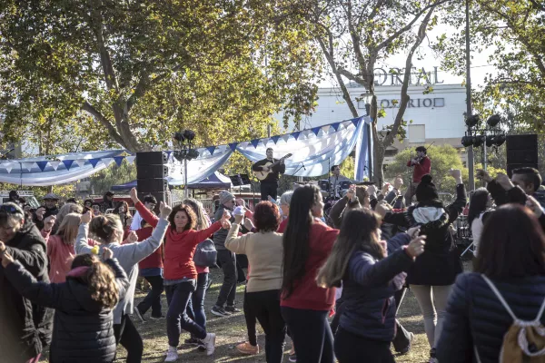 La ciudad se viste de fiesta para conmemorar la Revolución de Mayo