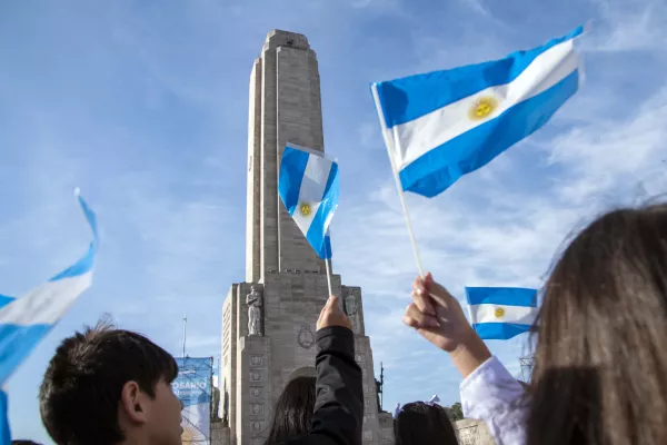 Miles de estudiantes de todo el país llegan para protagonizar las promesas de lealtad a la Bandera