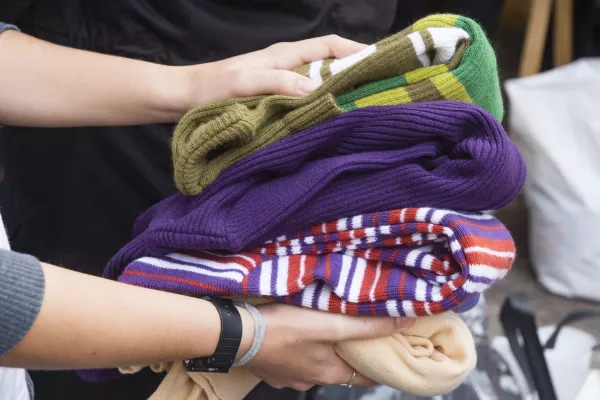 Convocan a vecinas y vecinos a una jornada para recolectar ropa en desuso