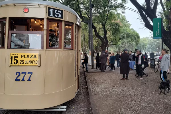 El tranvía histórico vuelve a circular en el marco del Día de la Bandera 