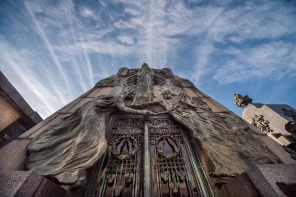 El cementerio El Salvador invita a un nuevo recorrido guiado en el marco del Tricentenario de Rosario