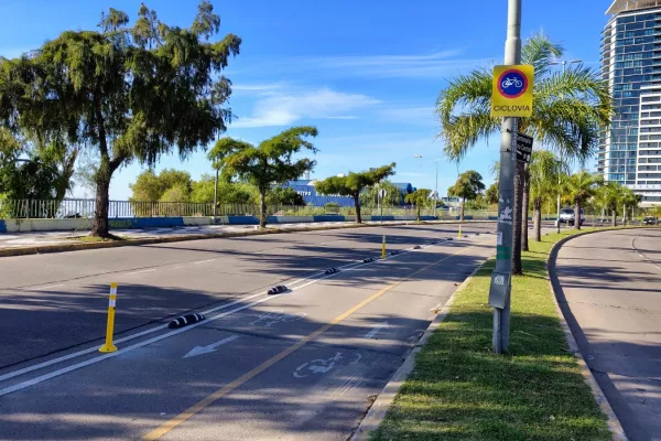 La Municipalidad coloca elementos de seguridad vial en la ciclovía Ribera Norte