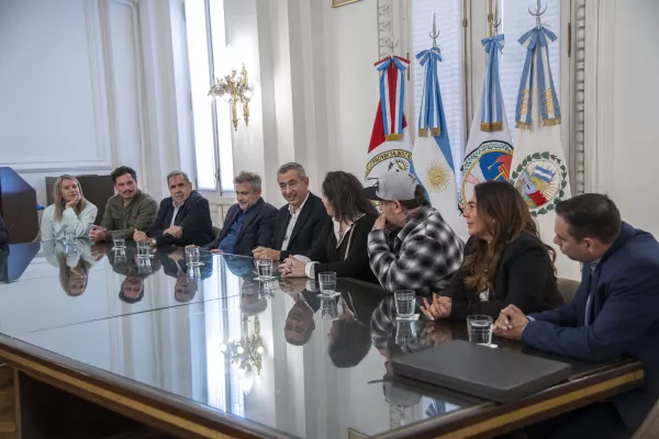 Bares notables de Rosario y Buenos Aires firmaron acuerdo de hermanamiento gastronómico y cultural 