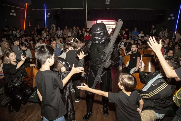 El Cine Lumière celebra el Star Wars Day con desfile cosplay y un homenaje a la película Rogue One