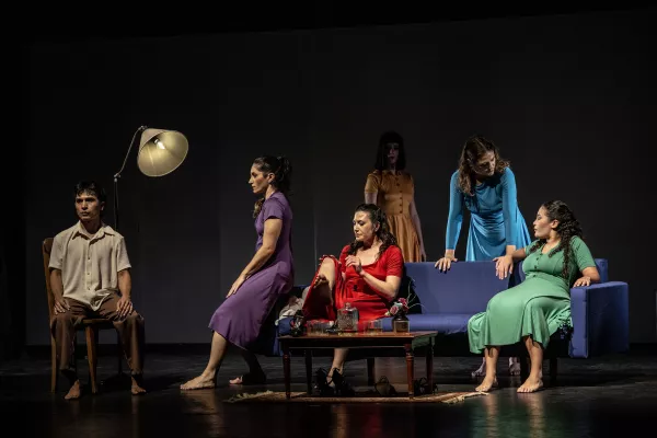 Vuelve a La Comedia el espectáculo de danza teatro «Living Comedor»