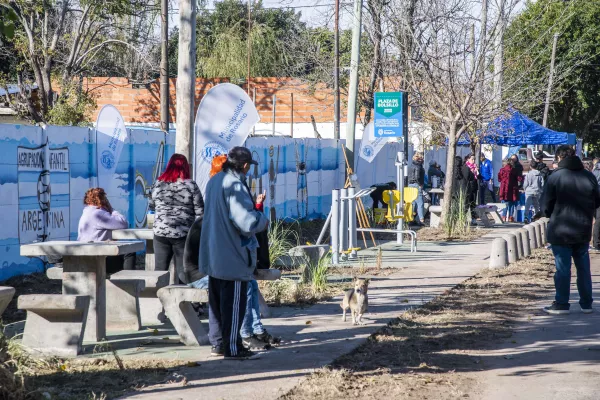 Plazas de Bolsillo: la iniciativa avanza con la inauguración de un nuevo espacio en barrio Ludueña
