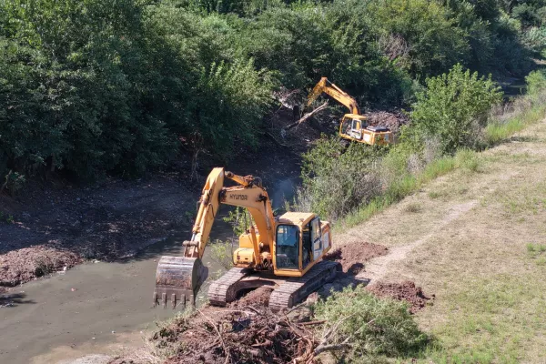 Municipio y Provincia retiraron 1.500 toneladas de desechos del arroyo Ludueña