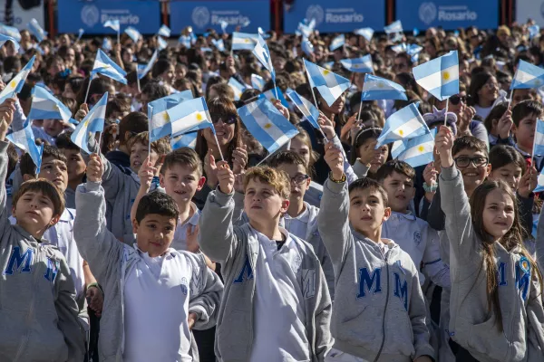 Miles de escolares de todo el país protagonizaron las promesas de lealtad a la Bandera