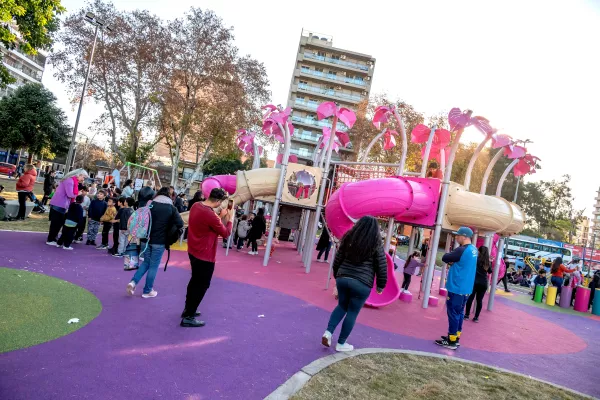Vecinos de Agote y Echesortu celebraron la renovación total de la plaza Mariano Moreno 