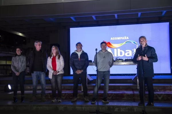 Tricentenario: se encendió la nueva fachada del Cultural Fontanarrosa
