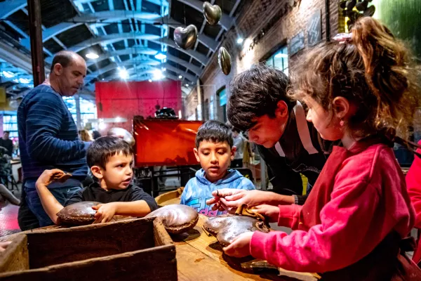 La Isla de los Inventos se renueva: invitan a donar libros para su nueva biblioteca