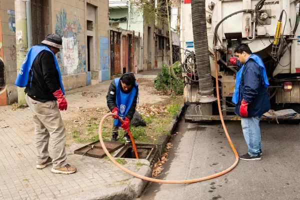 Cuadrillas municipales realizan trabajos preventivos ante el anuncio de probables tormentas