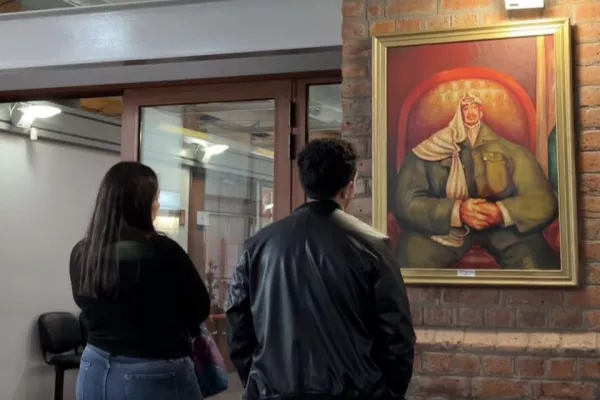 Se expone una muestra de pinturas surrealistas en el Centro Municipal de Distrito Centro