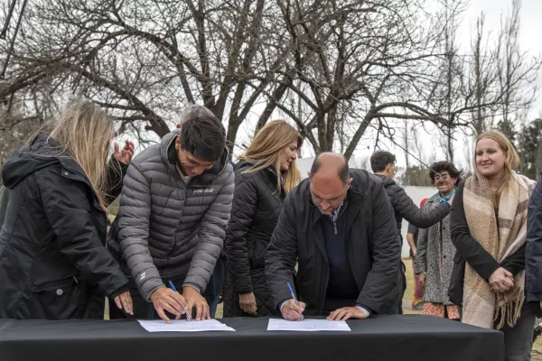 Municipio y Provincia firmaron acuerdo para fortalecer los centros Cuidar de la ciudad 