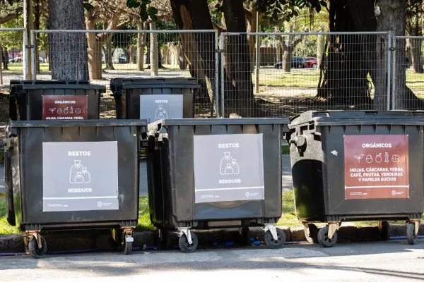 Jadar Rosario 2025: el municipio refuerza las tareas de limpieza en el parque de la Independencia 