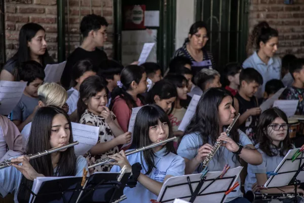 La Orquesta de Cámara Municipal y la Escuela Orquesta Barrio Ludueña harán un concierto para celebrar las infancias