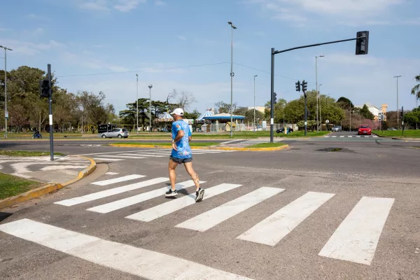 El municipio refuerza la señalización de sendas peatonales