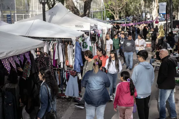 Las Cosedoras celebran su día con una jornada de encuentro e intercambio en el Roperito de Pichincha
