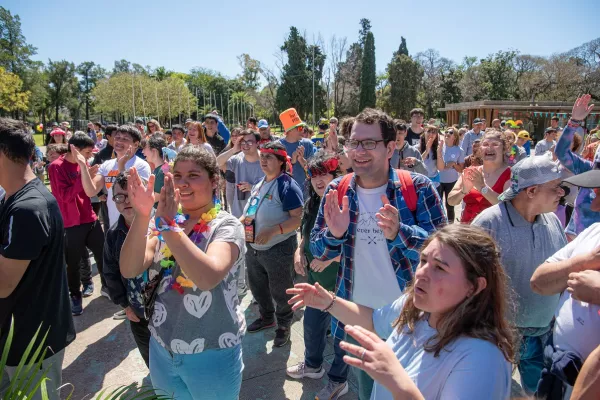 Se viene una nueva edición de la Fiesta de los Colores en el corazón del Parque Independencia 