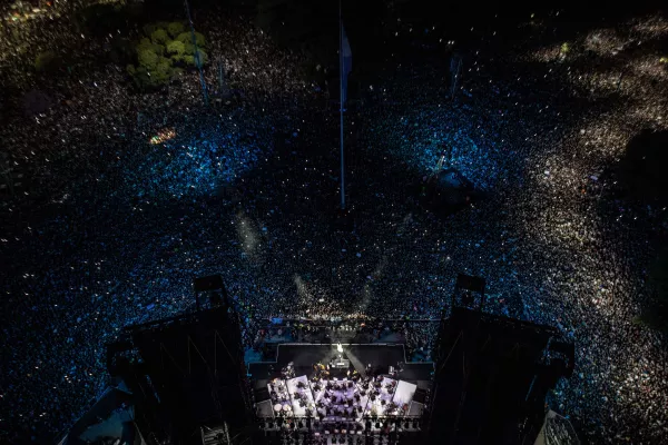 Rosario tricentenaria: 250 mil personas disfrutaron del show Nicki Nicole y Baglietto en el Monumento