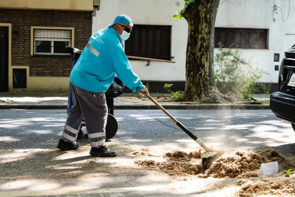 Refuerzan las acciones de barrido de cordones y calles 