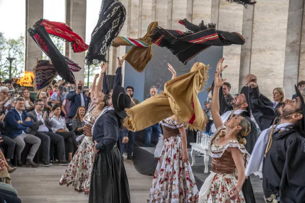 El Festival Nacional de Folclore de Cosquín presentó su 66° edición en el Monumento a la Bandera