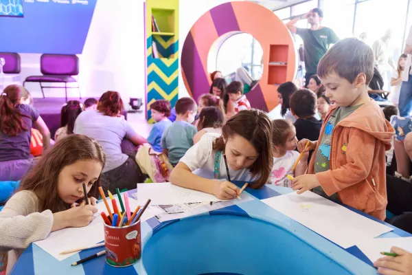 Feria del Libro Rosario 2025: un sábado con salas llenas y literatura para todos los gustos