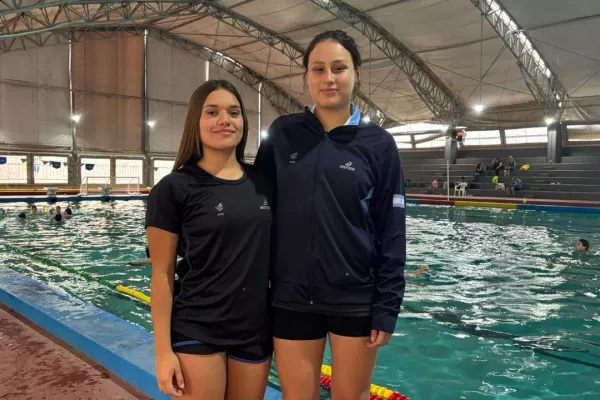 Alma Bianchi Benítez y Noelia Pérez, de las piletas municipales a la selección argentina de waterpolo