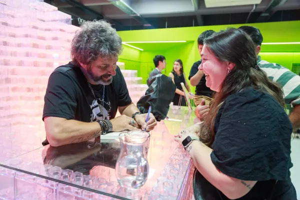 Novela, poesía, diccionarios y moda sustentable: un jueves con múltiples propuestas en la FILRos