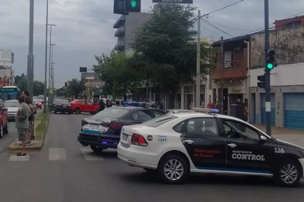 Narcolemia positiva: agentes municipales intervinieron en el caso de un conductor que embistió dos autos