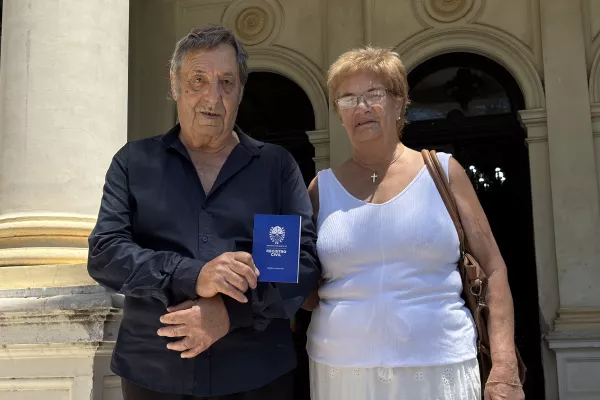 Del centro de jubilados al altar: cómo un día cualquiera unió a Adriana y a Aldo para siempre