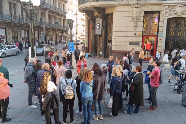 El orgullo de mostrar y contar la ciudad: el rol clave de los guías de turismo rosarinos