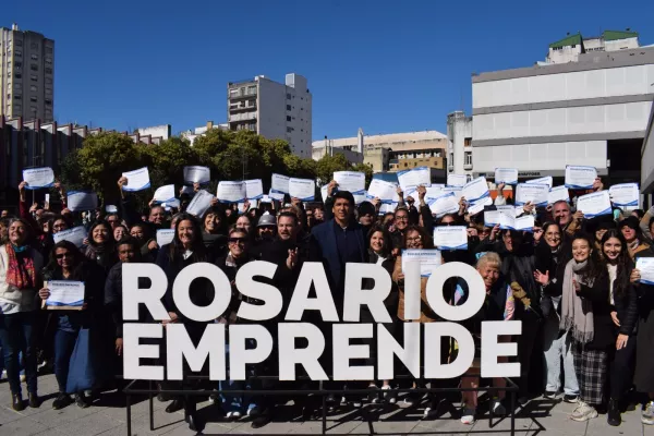 Rosario Emprende: más de 450 emprendedoras y emprendedores recibieron sus certificados en la primera edición anual