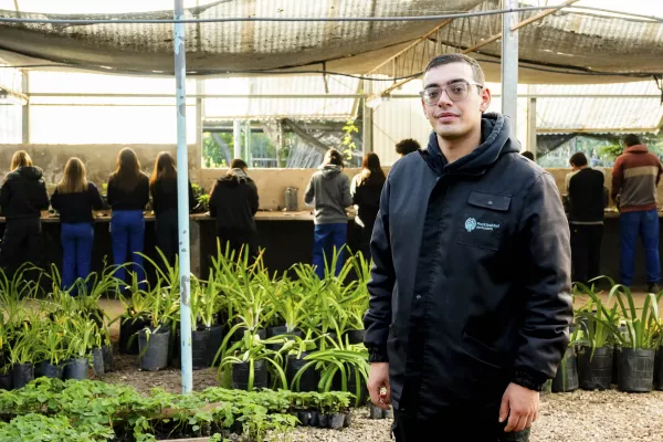 Lucas Martino: «La jardinería para mí, como joven, significa regar el suelo con esperanza»