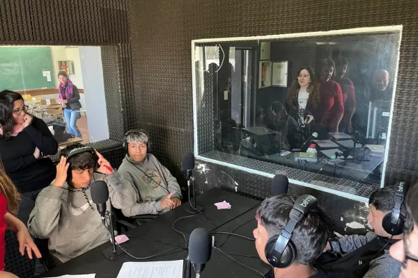 Jóvenes en el mic: la Municipalidad y la UNR impulsan un proyecto sonoro para fortalecer las voces de las juventudes