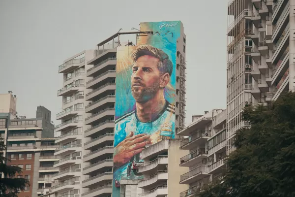 De otra galaxia, de mi ciudad: quedó inaugurada la puesta en valor del emblemático mural de Messi