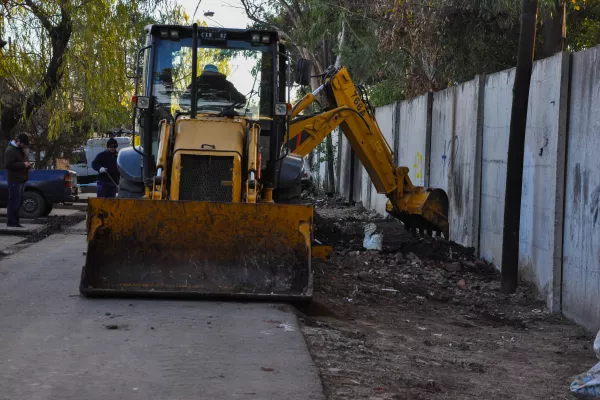 El municipio concretó un operativo barrial en Los Unidos con fuerte foco en obras hidráulicas