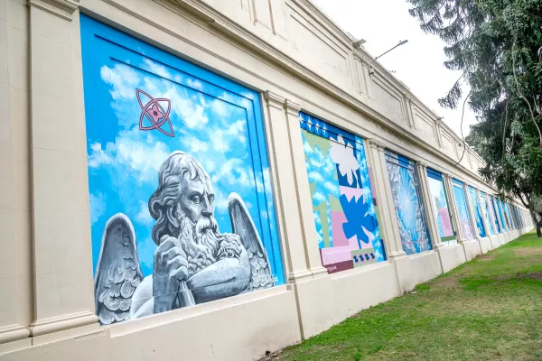 Se inauguró el primer mural colectivo realizado por artistas rosarinos en el cementerio El Salvador