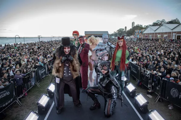 Crack Bang Boom cerró con el tradicional desfile de cosplayers junto a una multitud