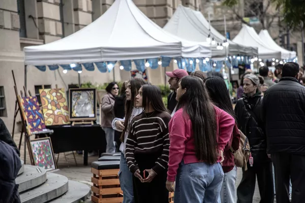 El Mercado de las Artes vuelve a la ex Aduana con una edición al aire libre