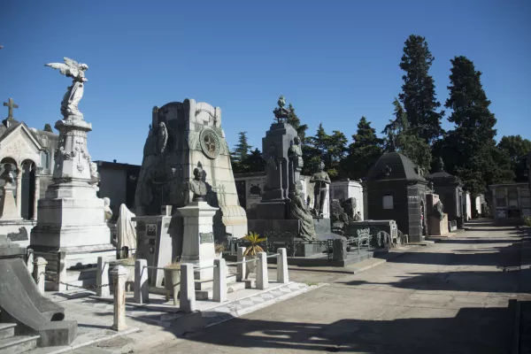 El cementerio El Salvador invita a un nuevo recorrido guiado